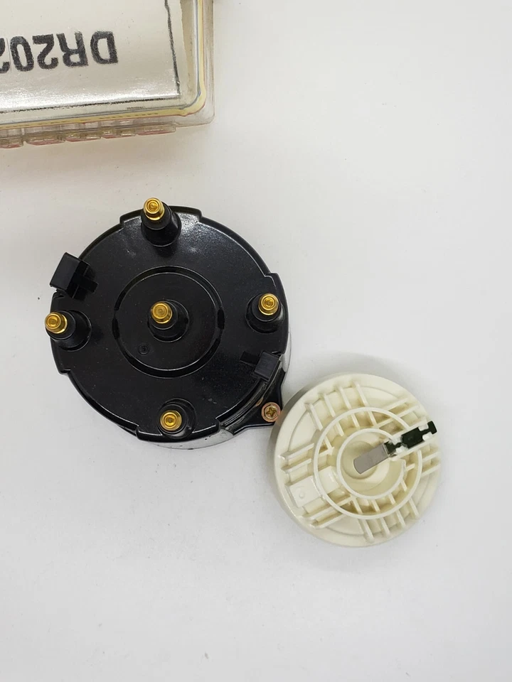 Distributor Cap and Rotor Kit Wells DR2021 NOS - Image 2 of 4