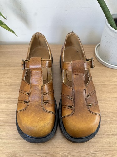 Dr Martens Hecho en Inglaterra Cuero Marrón Grueso Mary Jane Zapatos Reino Unido 7 UE 41 EE. UU. 9 - Imagen 4 de 22