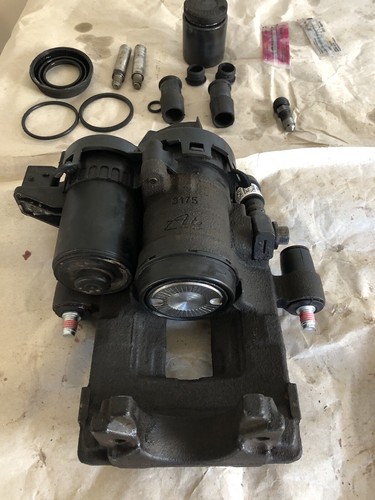 VOLVO XC90 Mk2 2015-2024 - Rear Left Brake Caliper /electric hand brake motor. - Picture 4 of 10