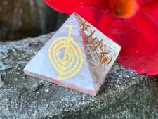 Reiki Pyramid, Usui Reiki , Clear Quartz ,Crystal Quartz, Reiki Symbols, 40g 