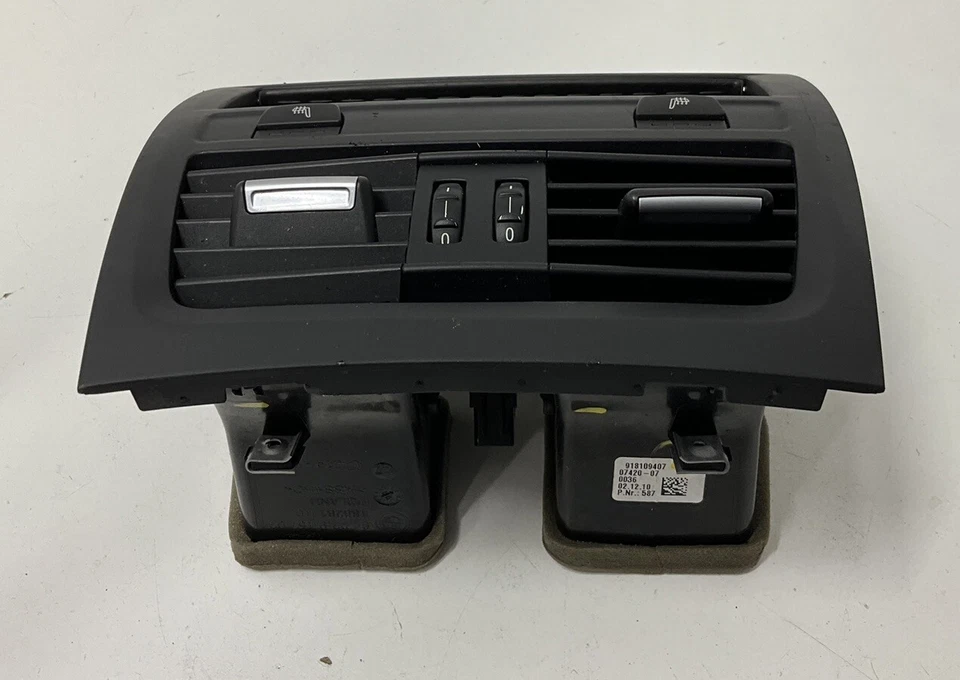 Центральная вентиляционная решетка 2011 BMW 535XI 9157024 - Изображение 3 из 4