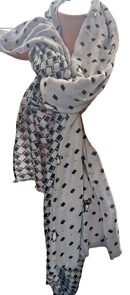 Vera Bradley Rayón Largo Suave Flecos Bufanda en Playful Penguins Gris 30" x 72" Foto 2 de 4