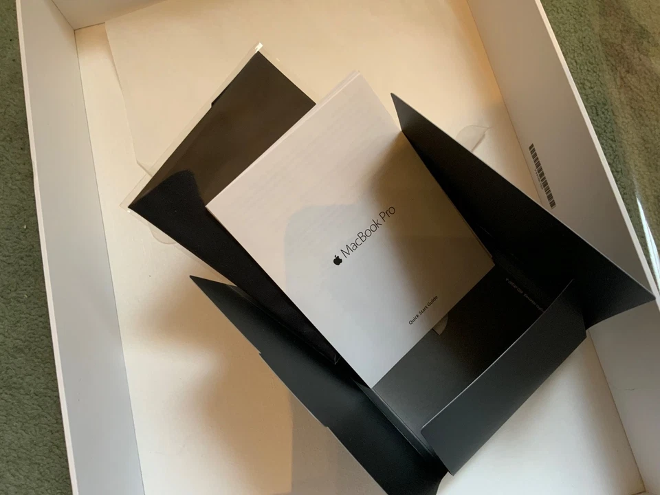 Apple MacBook Pro Retina 13" Intel Core i5  2.90GHz A1502 with original box - Image 4 of 4