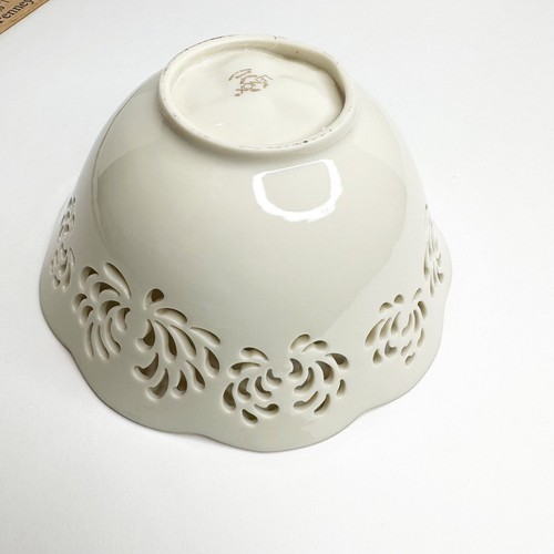 Lenox Westbury Kollektion 8" geprägte Pierce Schale Koordinaten mit Ewigkeit - Bild 8 von 9