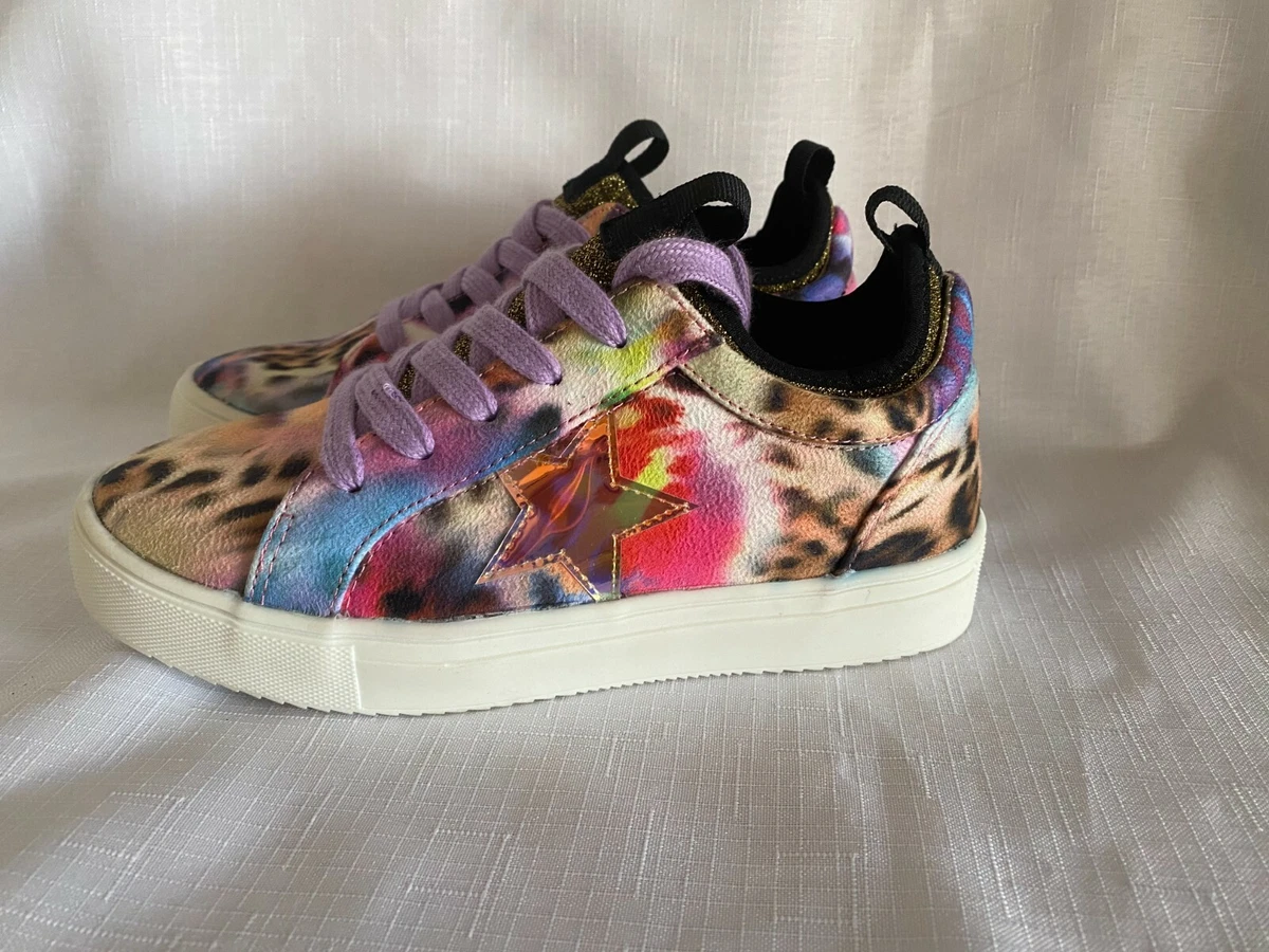 Shoes with sale star on side