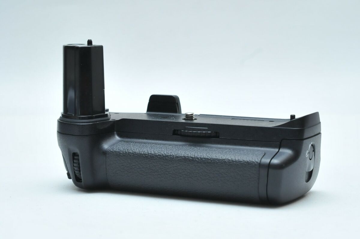 Nikon MB-40 Multi-Power Battery Pack for F6 SLR Film Camera Nikon MB-40 Multi-Power Battery Pack for F6 SLR Film Camera