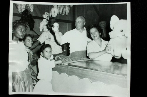 Carnival Ball Toss Hit the Cat Black Americana Professional Press Photo Bok8S2