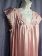 Vintage Vanity Fair Nightgown Size Medium Light Mauve Nylon Knee Length V Neck 