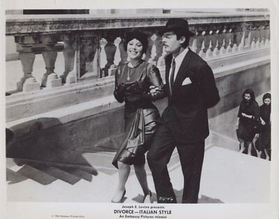 Marcello Mastroianni + Daniela Rocca in Divorce Italian Style (1962) Photo M 236