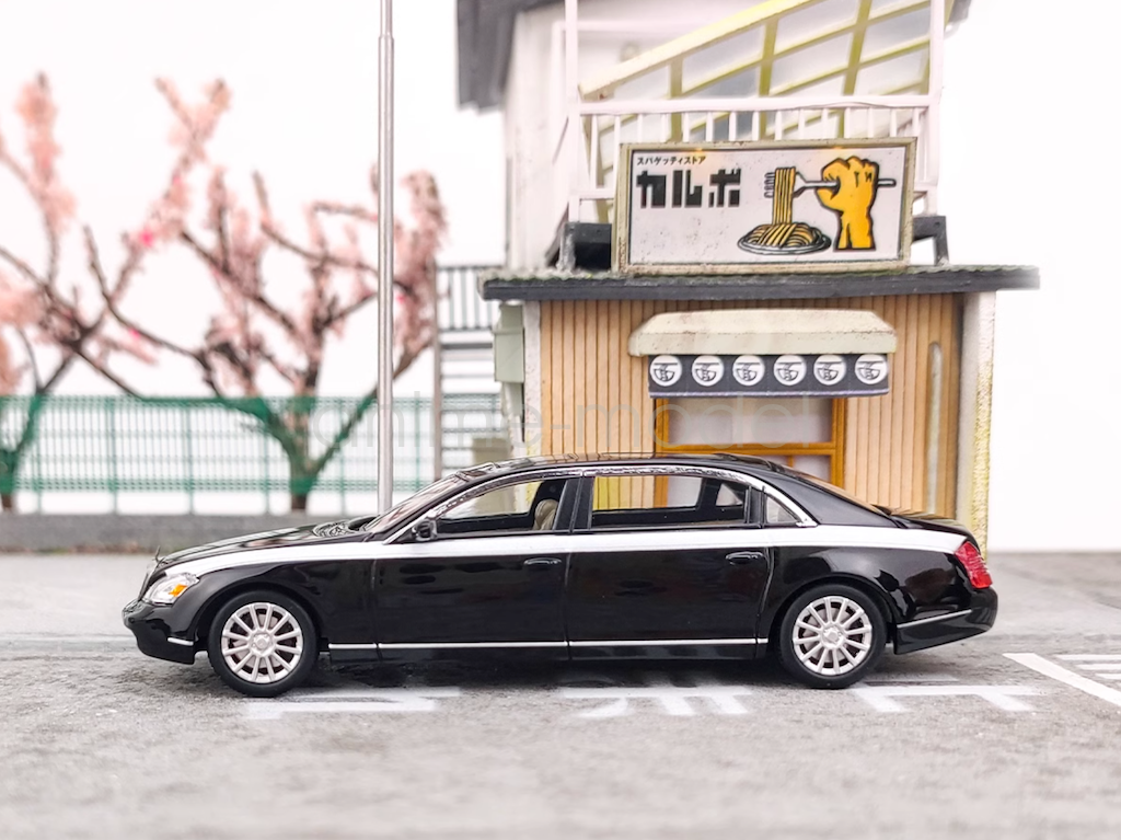 For SH 1:64 Scale Black 62S Maybach Luxury Sedan Diecast Metal Car