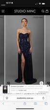 Vestido formal Studio Minc azul marino lentejuelas con corsé