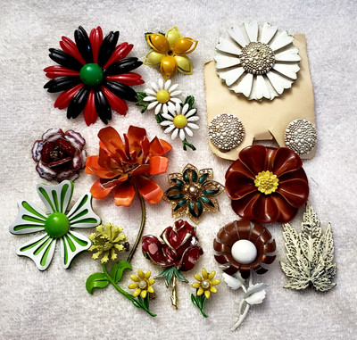 Vintage 15 Enamel Flower Power Flowers Brooch Pin & Clip On Earrings Enameled 