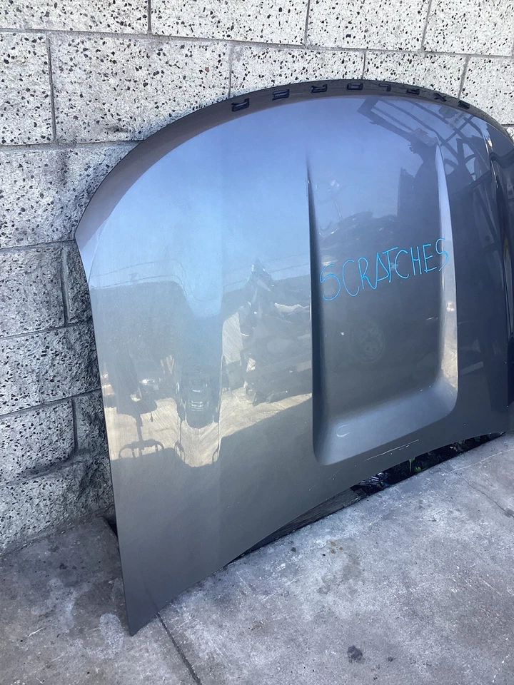 Ford Explorer 2024-2025 capó delantero usado OEM Foto 2 de 4