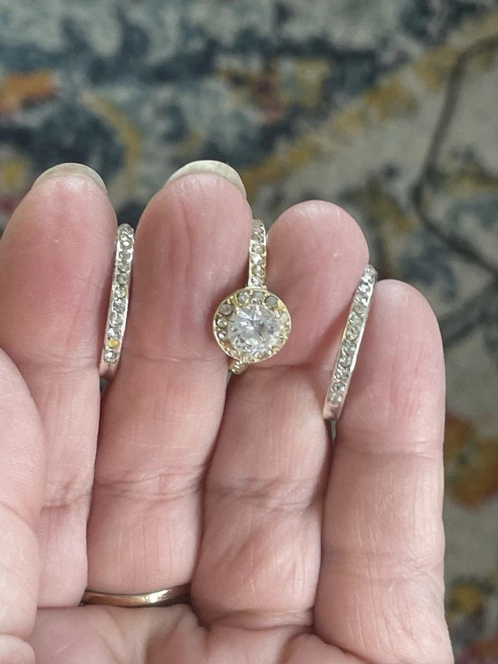 Anillo AVON CZ Tono Dorado 3 Piezas Anillo Talla 5 Foto 4 de 4