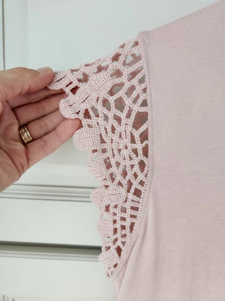 C&C California Top L Blush Prink Crochet Cap Sleeve Round Neck Cotton Blouse New - Image 3 of 4