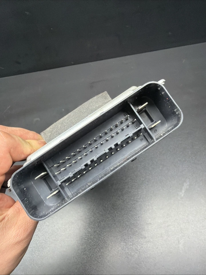 FORD MUSTANG GT 18-23 OEM SUSPENSIÓN AMORTIGUACIÓN MÓDULO DE CONTROL MONTAJE UNIDAD Foto 3 de 4