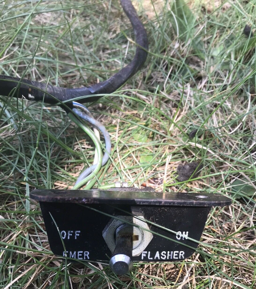 Interruptor de luz de advertencia intermitente de emergencia Ford Galaxie 500 1966 vintage - ORIGINAL Foto 2 de 4