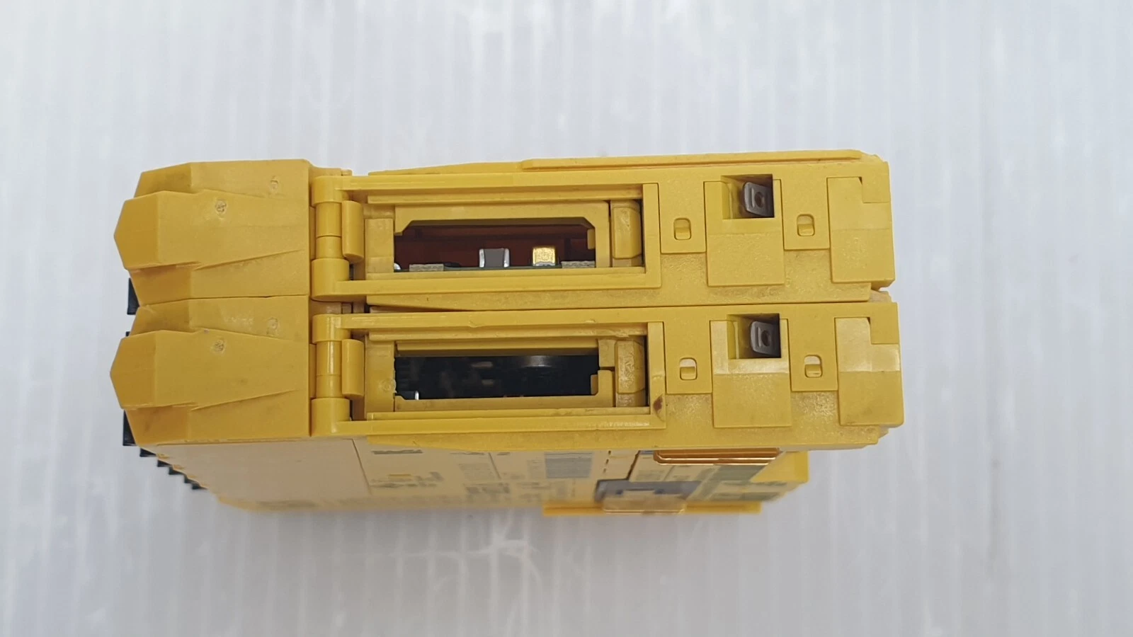 End view of the X20 SI 9100 safety module and bus module