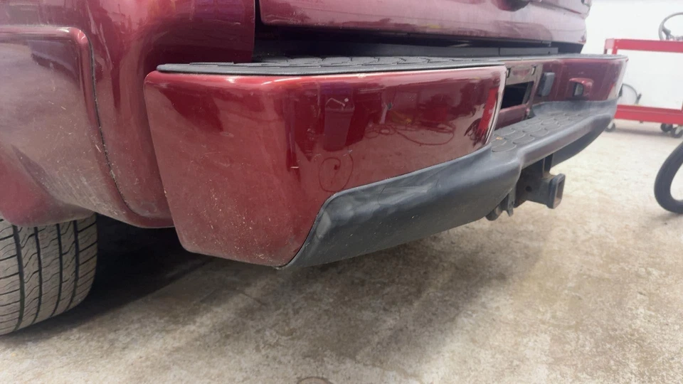 (LOCAL PICKUP ONLY) 01 02 03 04 05 06 GMC YUKON Rear Bumper Assembly Foto 3 de 3