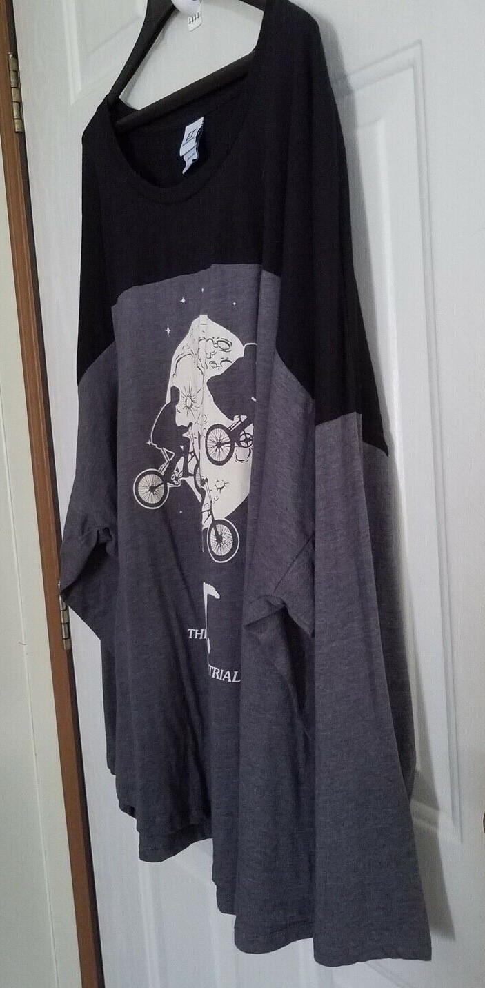 Universal Studios Graphic ET Extra Terrestrial Gr… - image 3