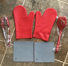 Tizzoda Silicone Kitchen Set/Heat Resistant Gloves Silicone Oven Potholders/NEW
