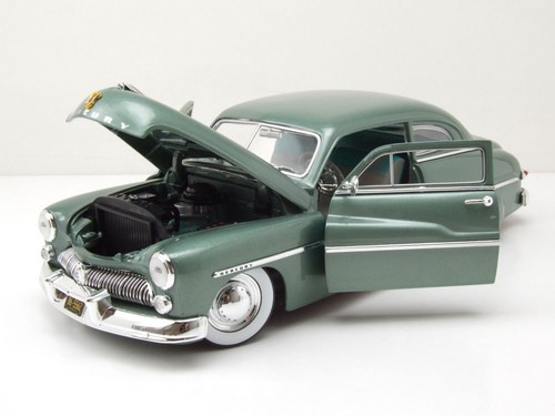 Mercury Eight Coupe 1949 Modello Auto Verde 1:18 Auto World - Foto 4 di 10