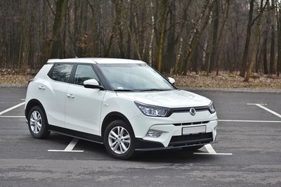 Maxton Design Frontlippe V.1 passend für SSANGYONG TIVOLI schwarz Hochglanz