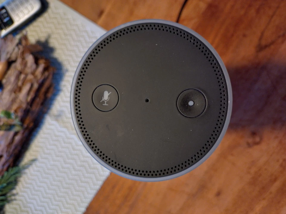 Amazon Alexa Echo 1. Generation Lautsprecher schwarz - Bild 3 von 4