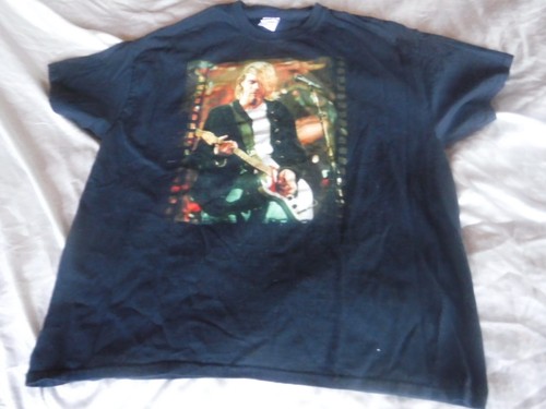 Kurt Cobain Playing The Guitar Black T Shirt Size XL TG