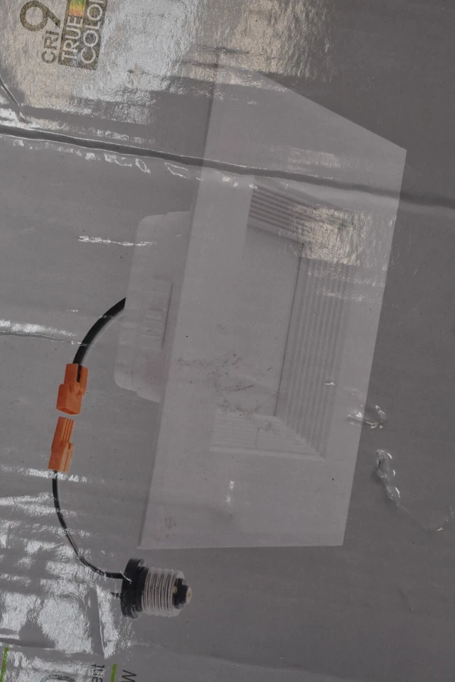 Downlight embutido LED Wen Lighting 6" retrofit branco WEN-D726-CCT-90-WH-B - Imagem 2 de 4