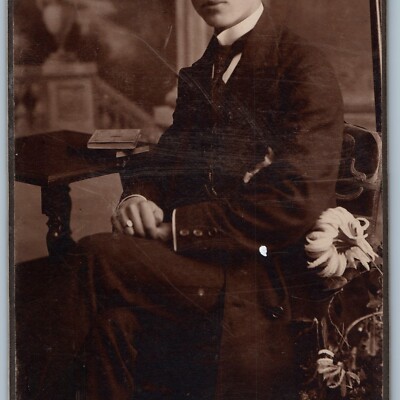 c1900s Berlin Germany Distinguished Gentleman 8'' Long Cabinet Card Photo Man 7x