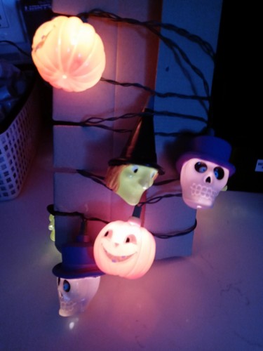 Vintage Set Of 10 Halloween Novelty Blow Mold Light Set Witch Pumpkin Skull - Picture 6 of 11