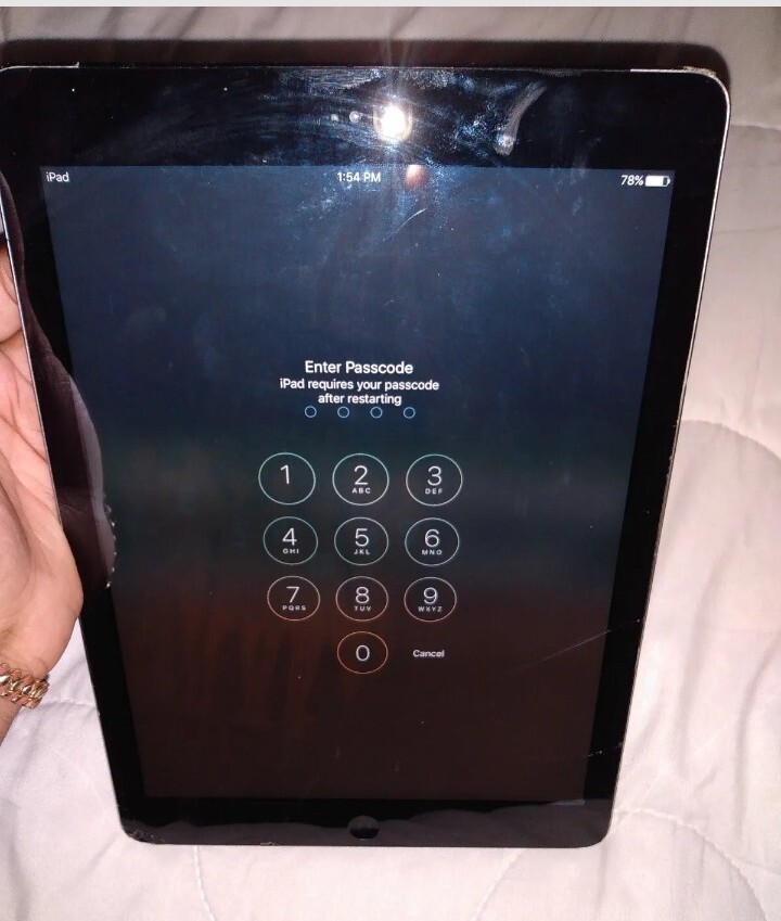 Apple iPad 8GB, Wi-Fi, 9.3in - Black lock screen used | eBay Apple iPad 8GB, Wi-Fi, 9.3in - Black lock screen used | eBay