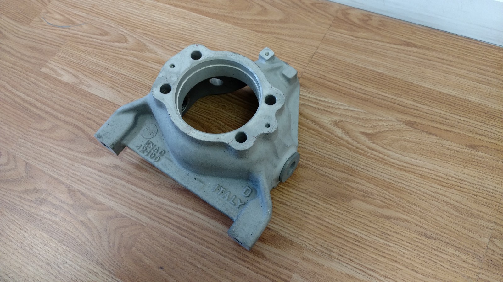 LAMBORGHINI MURCIELAGO PASSENGER RIGHT SIDE HUB HOUSING OEM 410407258