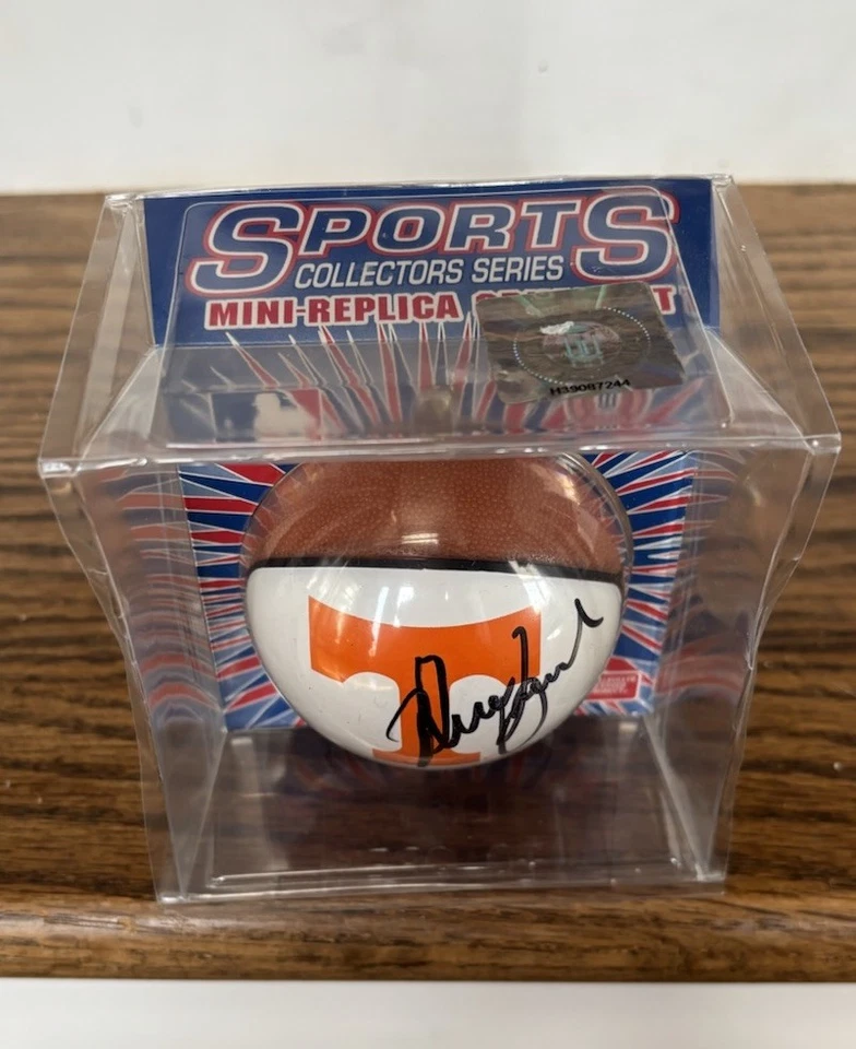 Adorno de baloncesto firmado por Bruce Pearl Voluntarios de Tennessee autografiado 🍊🏀 Foto 3 de 4