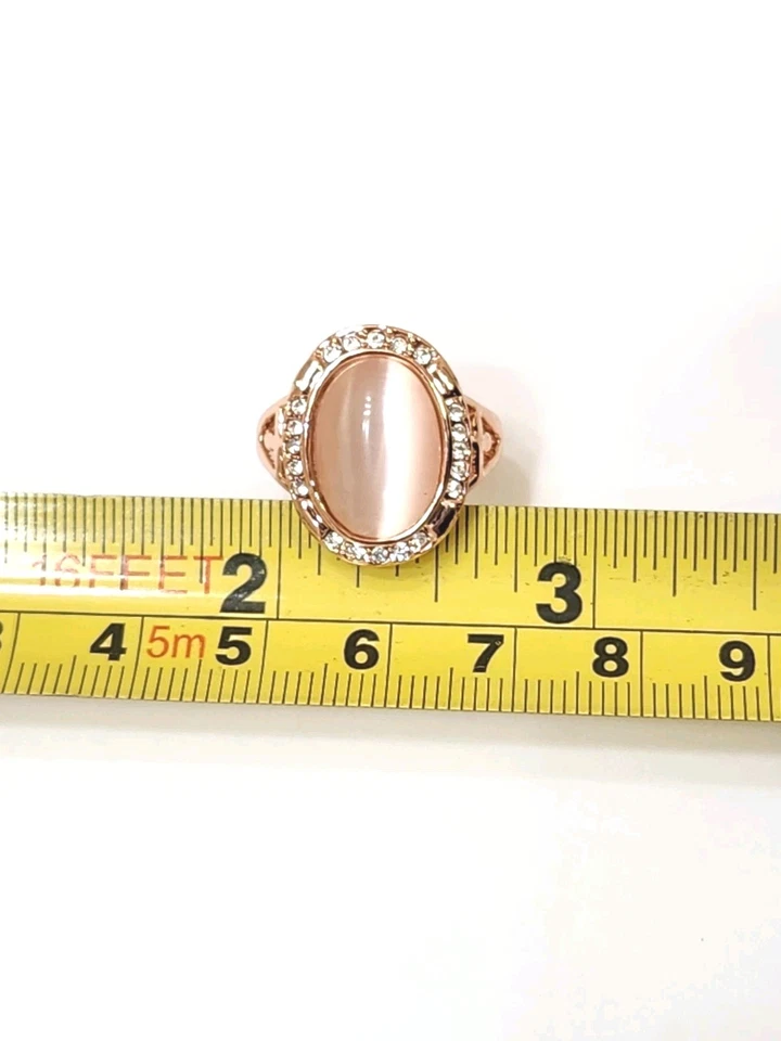 Anillo de cóctel con detalles de circonita cúbica ojo de tigre rosa HGE de oro rosa de 18 quilates talla 6,5 Foto 4 de 4