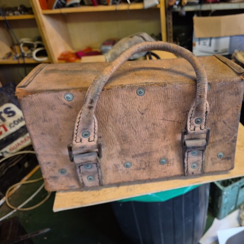 Vintage war dept Leather Ammunition Bag Metal Lined Brass Buckle & Strap Hoops - Picture 4 of 11