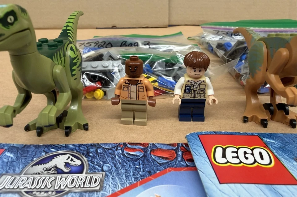 LEGO Jurassic World 75920 Raptor Escape 2 Minifigures 394 Pieces No Box - Image 4 of 4