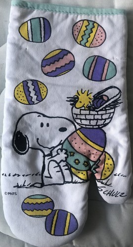 Peanuts~Snoopy, Woodstock, & Eggs~EASTER Oven Mitt~13” X 7.5”~New~Fast Shipping - Picture 1 of 3