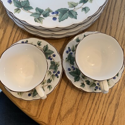 Nikko Tableware Blossom Time Wild Berry 4 Dinner Plates 2 Cup