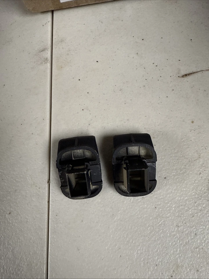 Mazda Mpv 2004 parasol clips beige par Foto 2 de 2