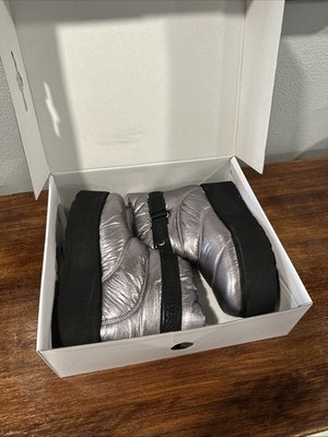 GUESS Women's Size 9 M Jilona 2 Insulated Platform Puffer Boots Pewter/Black