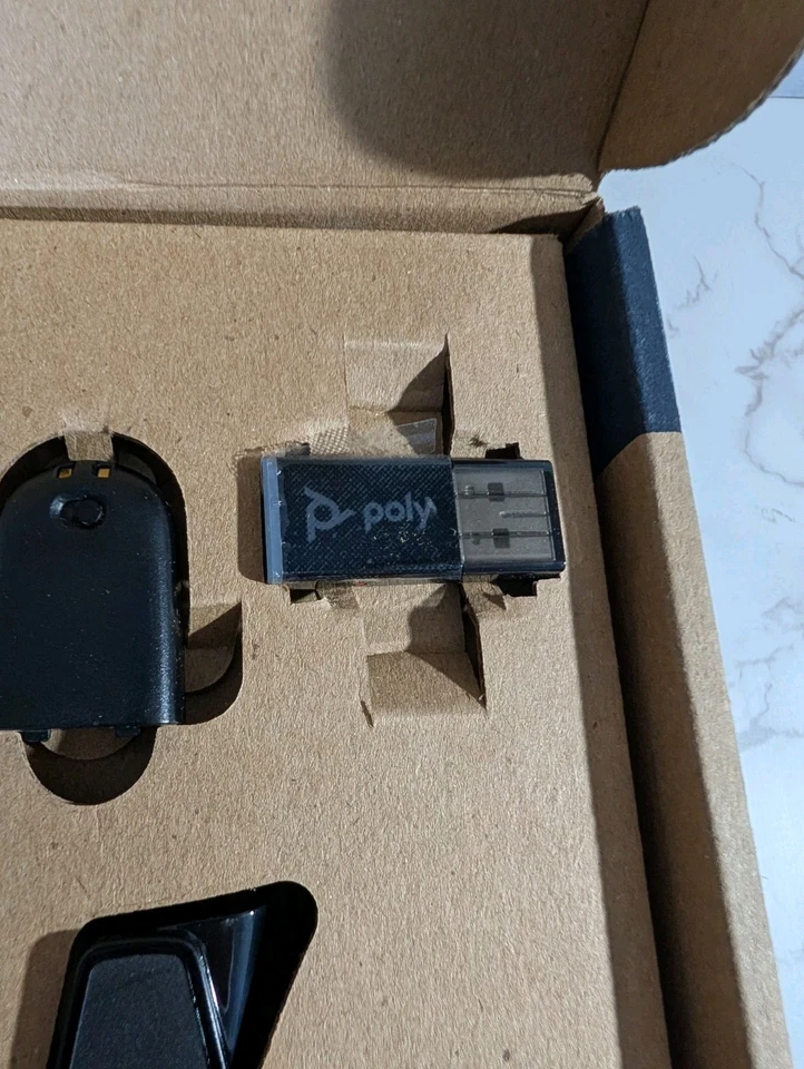 POLY Savi 8245UC con D200-M Inalámbrico DECT Único Intrauditivo PC Auriculares NUEVO Foto 3 de 4