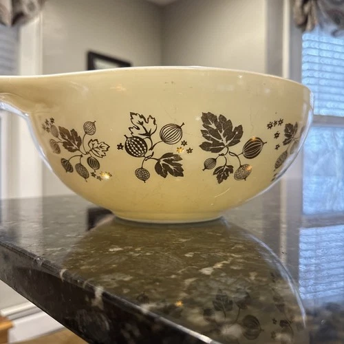 Yellow And Gold Vintage Gooseberry Pyrex 4 Quart Casserole Dish # 444