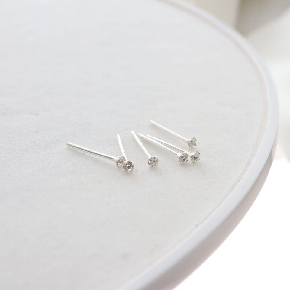 Argento Sterling 1.5mm Trasparente / Opale Rotondo 4 Piedini Cz Orecchini a Lobo - Immagine 3 di 4