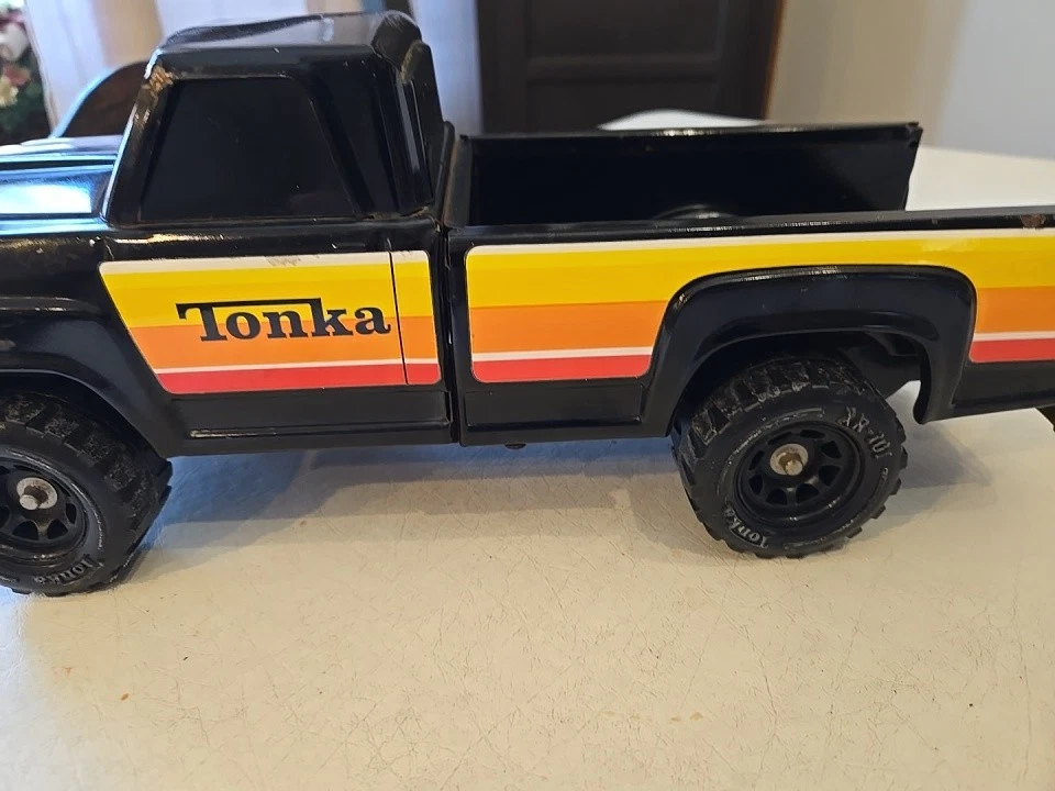 Camioneta de juguete Tonka de colección 4x4 ruedas vehículo negro acero prensado hecha en EE. UU., leer Foto 2 de 4