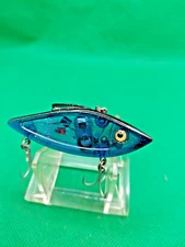 UNKNOWN CRANKBAIT LOOKS LIKE TAKES BATTERIES? NOT SURE ABOUT THIS ONE.