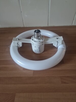 TCP B22 AUF T9 Circline Lampenadapter mit Lampe warmweiß 