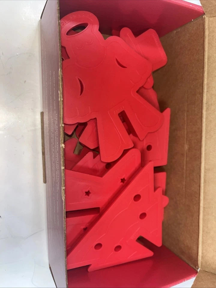 Cortadores de galletas de vacaciones de Navidad de pie 3D EE. UU. Nordic Ware rojo (12 piezas) usados Foto 3 de 4
