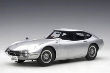 AUTOart 1/18 ( 79548)  -- TOYOTA 2000 GT SILVER --  NEUF